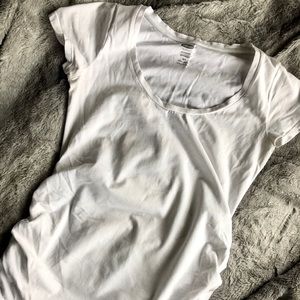 Old Navy Maternity T-shirt